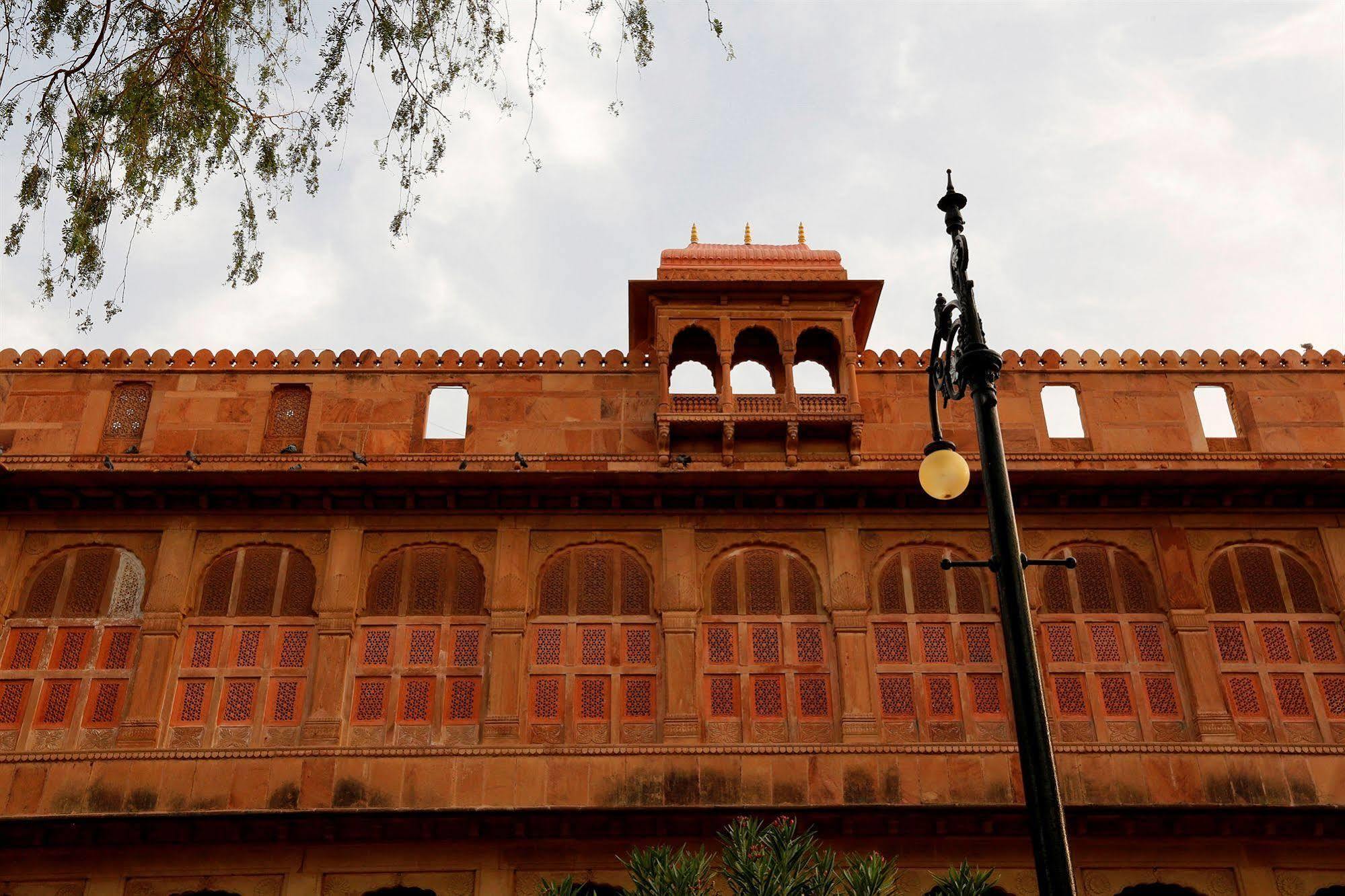 The Lallgarh Palace A Heritage Hotel بيكانير المظهر الخارجي الصورة