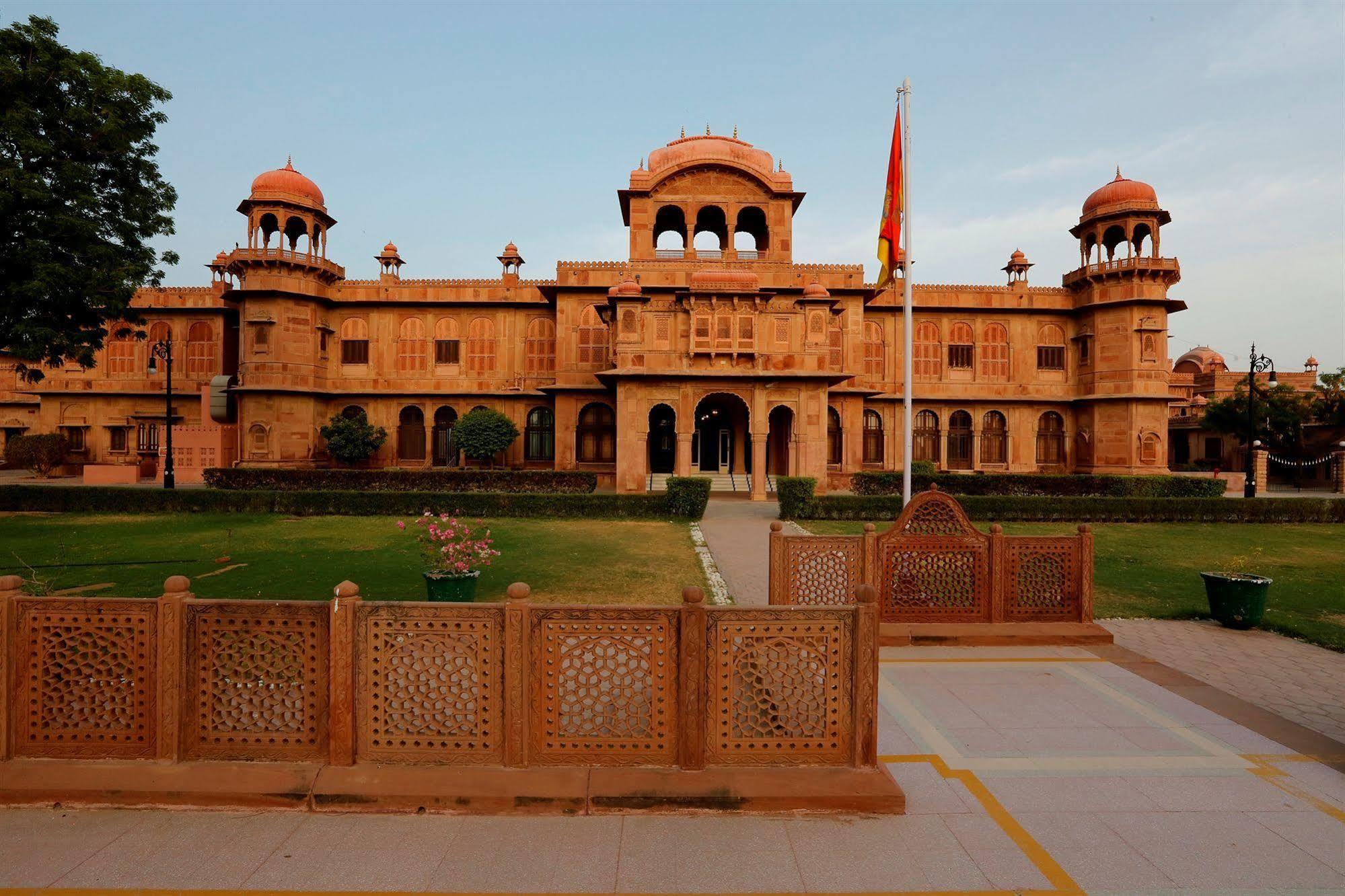 The Lallgarh Palace A Heritage Hotel بيكانير المظهر الخارجي الصورة